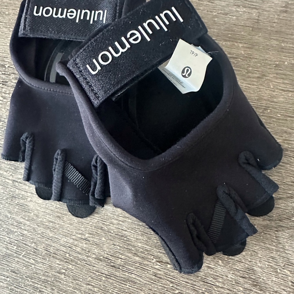 lululemon athletica Women’s Black Fingerless Gloves
